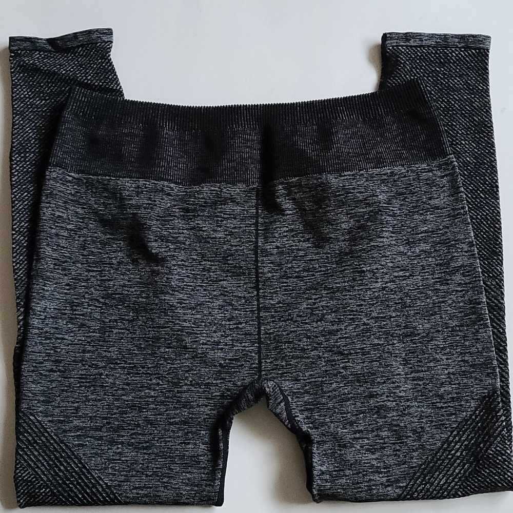 Fabletics Seamless Leggings Size Large - image 4